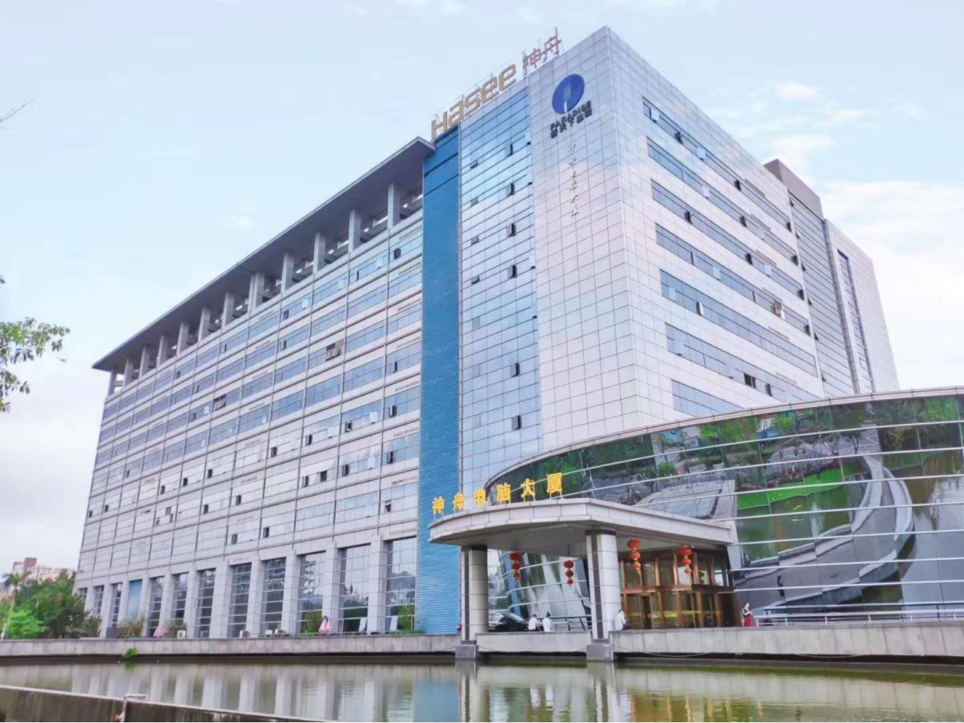BSport体育官网跨品牌电梯调度系统落地深圳神舟电脑大厦，打破不同电梯之间的技术壁垒、技术障碍，实现电梯群控、和谐共享！
